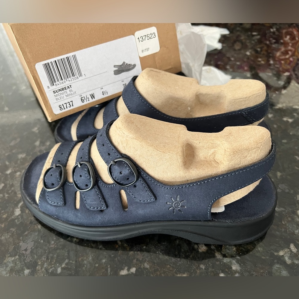 Clarks Woman’s size 6.5 W new